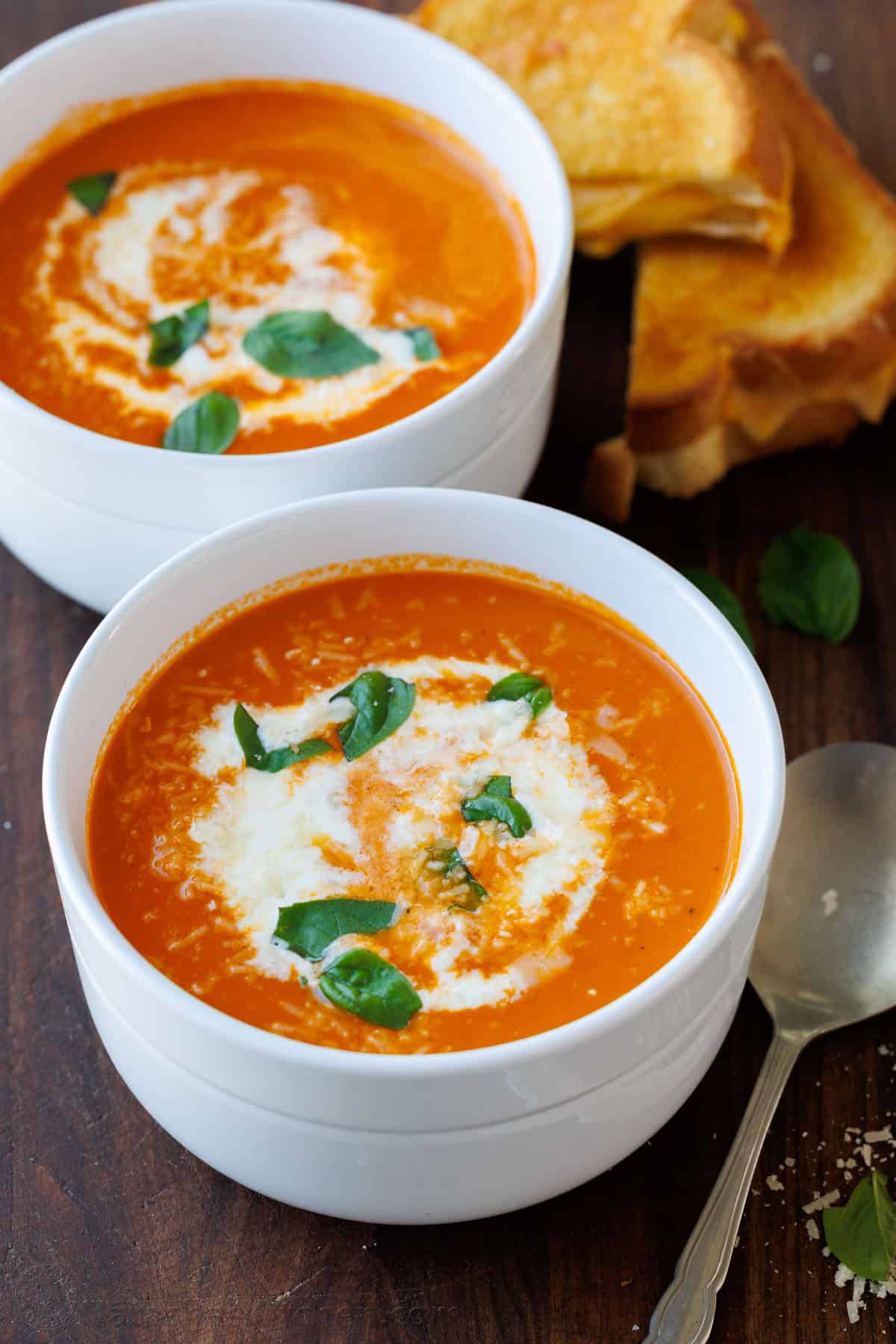 Rich Roasted Tomato Soup: Sweet, Smoky & Velvety (Optional Cream)
